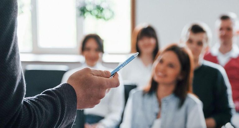 Mutirão de Oportunidades oferece 11 cursos gratuitos e serviços sociais em Catalão