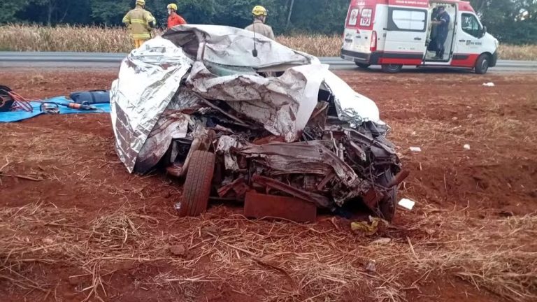 Ultrapassagem termina em tragédia e deixa três mortos na BR-452, em Rio Verde
