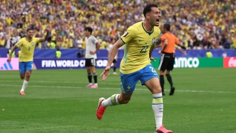 Brasil vence Japão de virada e avança às oitavas da Copa do Mundo