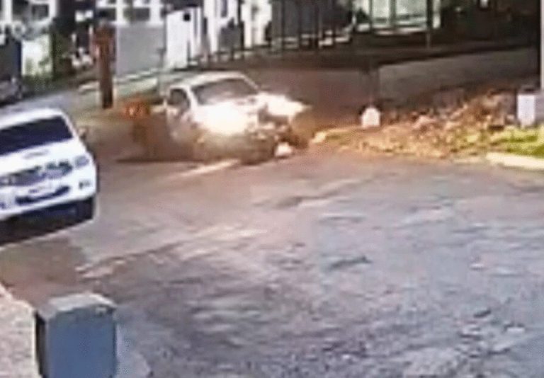 Câmera registra colisão frontal entre carro e moto em Catalão