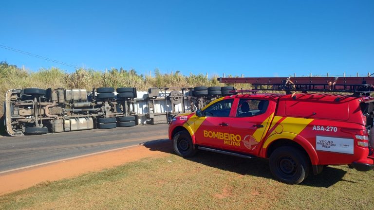 Trevo de acesso à BR-050 registra mais um tombamento de carreta em Catalão