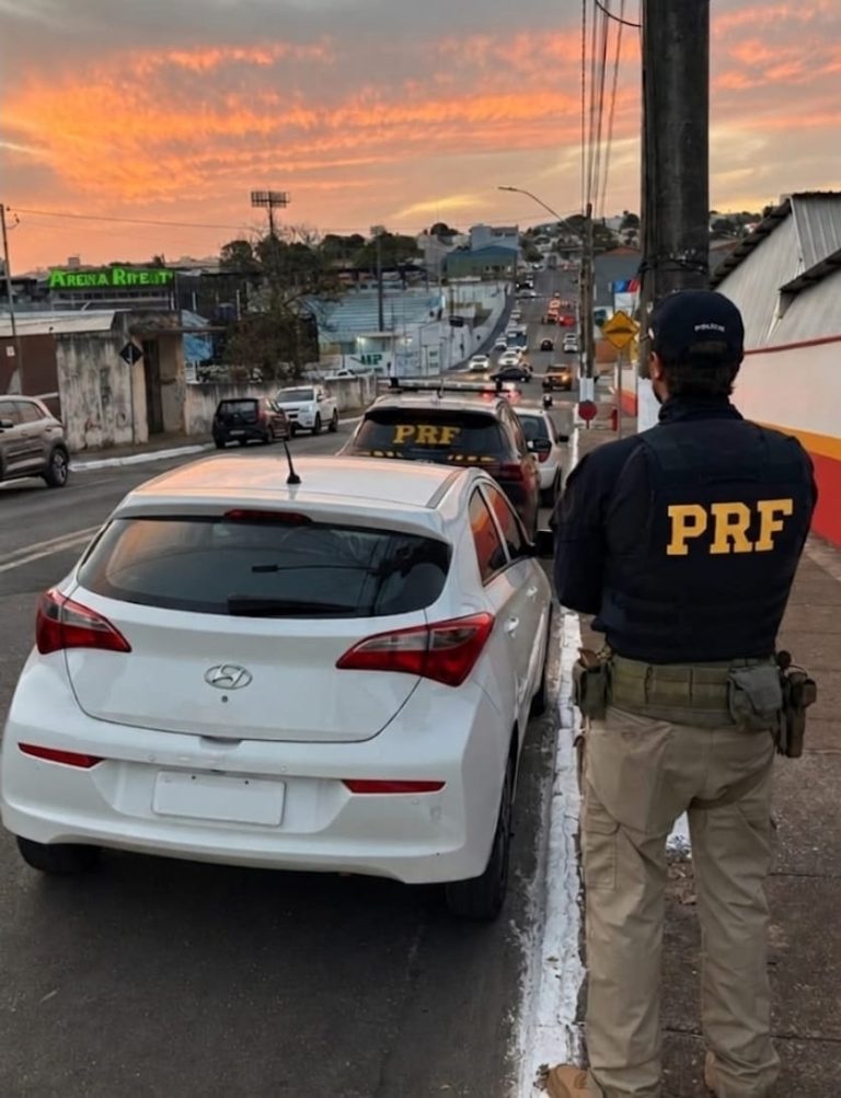 PRF recupera veículo clonado e apreende peças de Hilux em Catalão