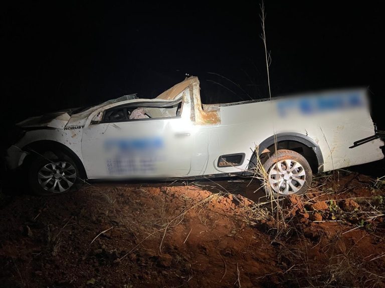 Grave acidente com carro de  funerária deixa motorista ferido na BR-050, em Catalão